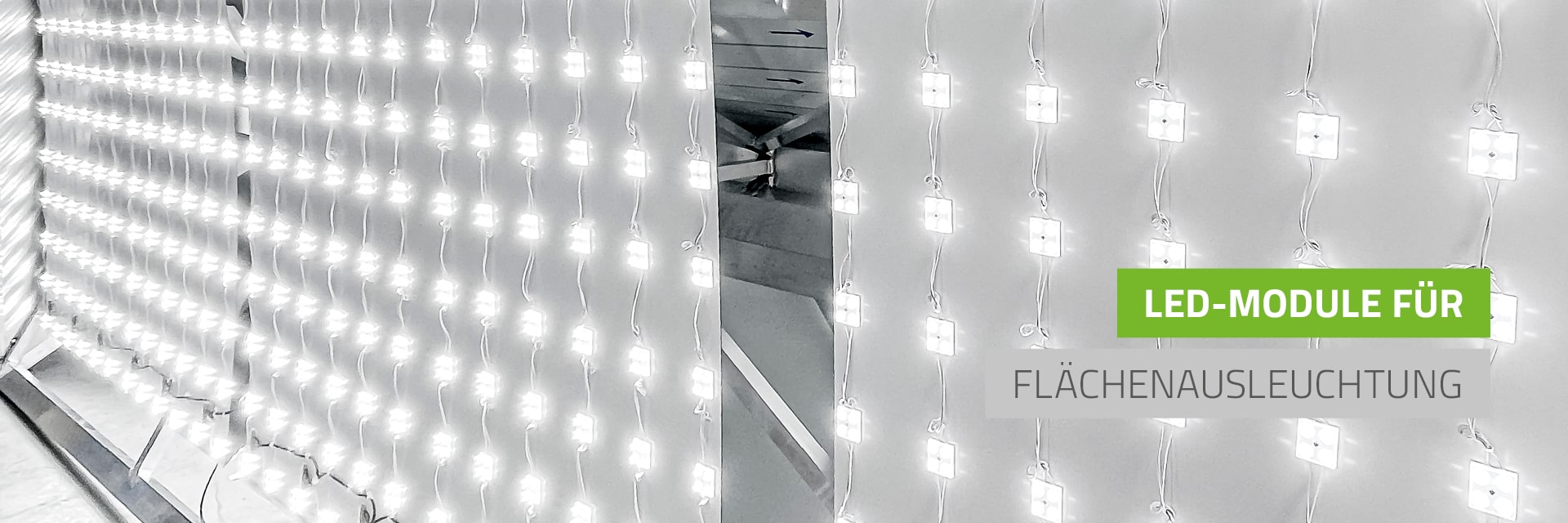 LED-Module für Flächenausleuchtung in neutralweiß fertig montiert an Rückwand